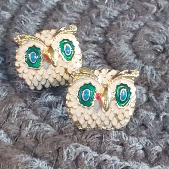 NEW Vintage Enameled Cream Green Gold Owl Earrings - Picture 1 of 8